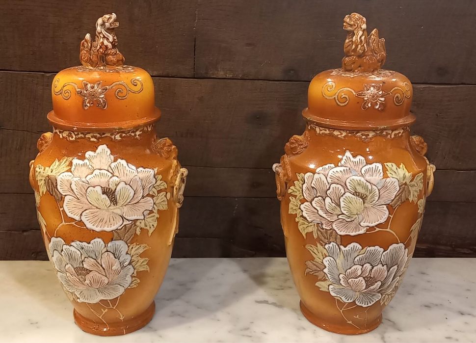 Antigo par de potes japoneses c/ tampa "cão de Fo"