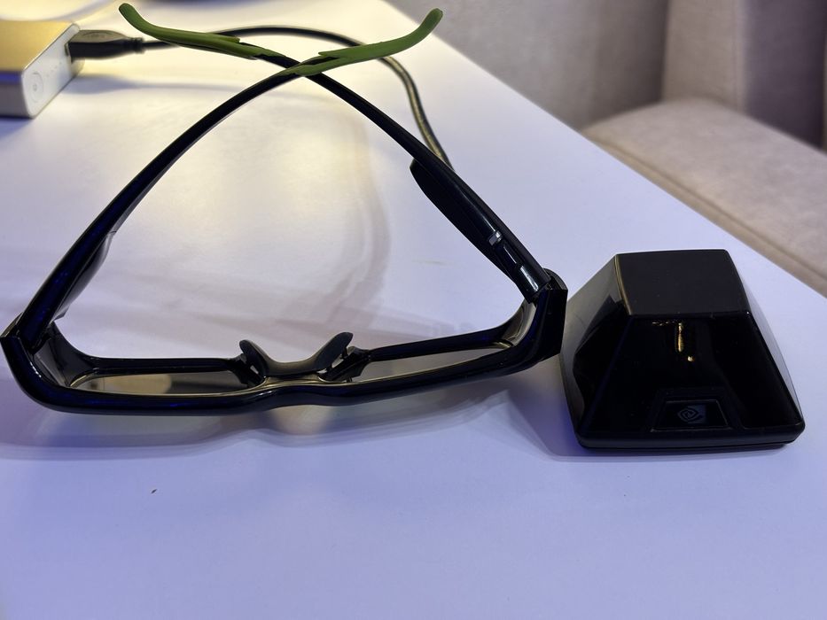 NVIDIA 3D Vision 2 Kit — Повний комплект стерео окулярів