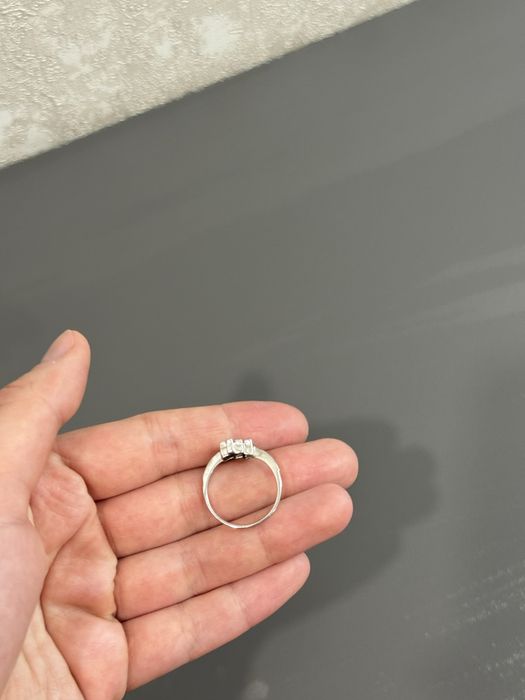 Комплект срібні каблучка з фіанітами  + сережки