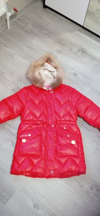 Зимова куртка на дівчинку 8-10