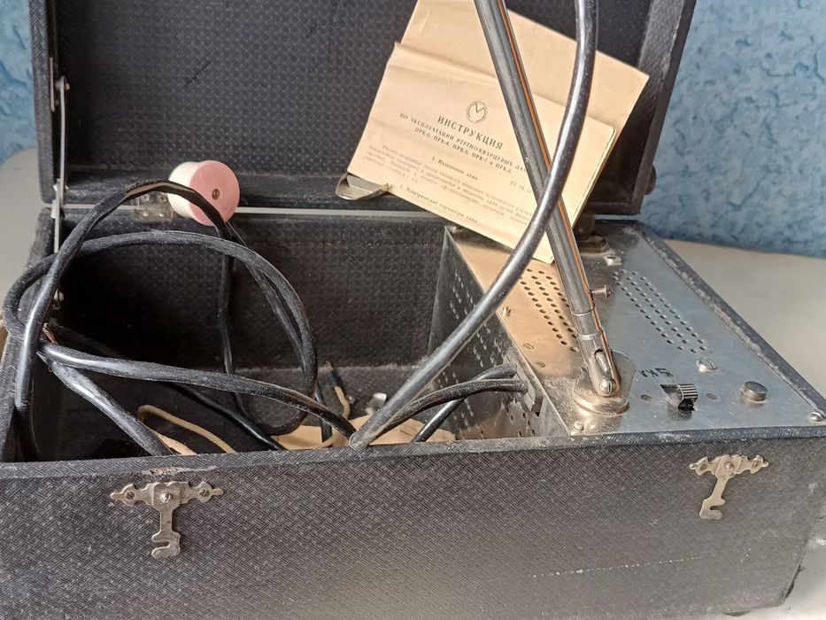 Кварцева лампа с пусковим пристроєм у футлярі