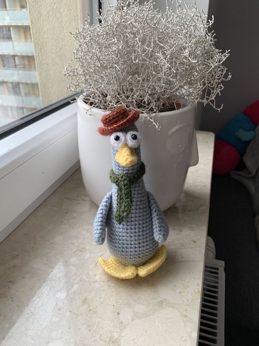 Maskotka amigurumi Gęś w kapeluszu