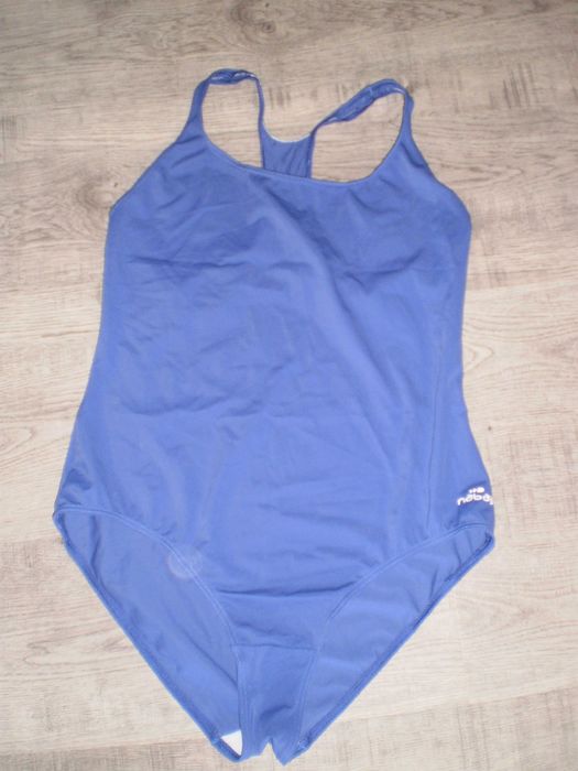 спортивний купальник фірми DECATHLON