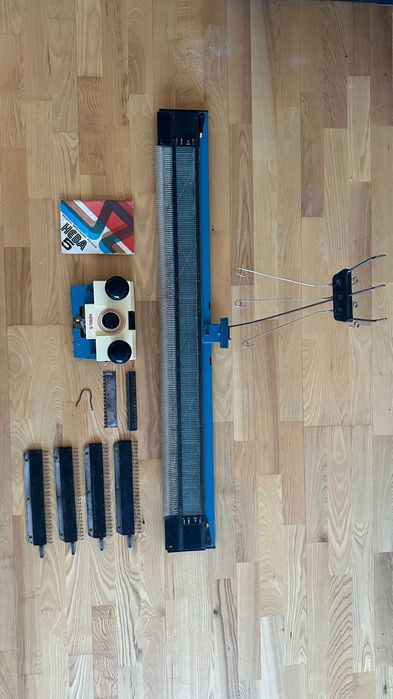 Вязальная машинка НЕВА 5 продам