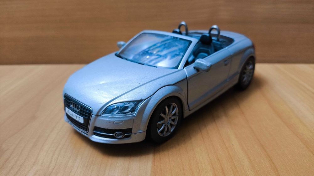 Іграшкова машинка Audi TT 1.24 Hongwell