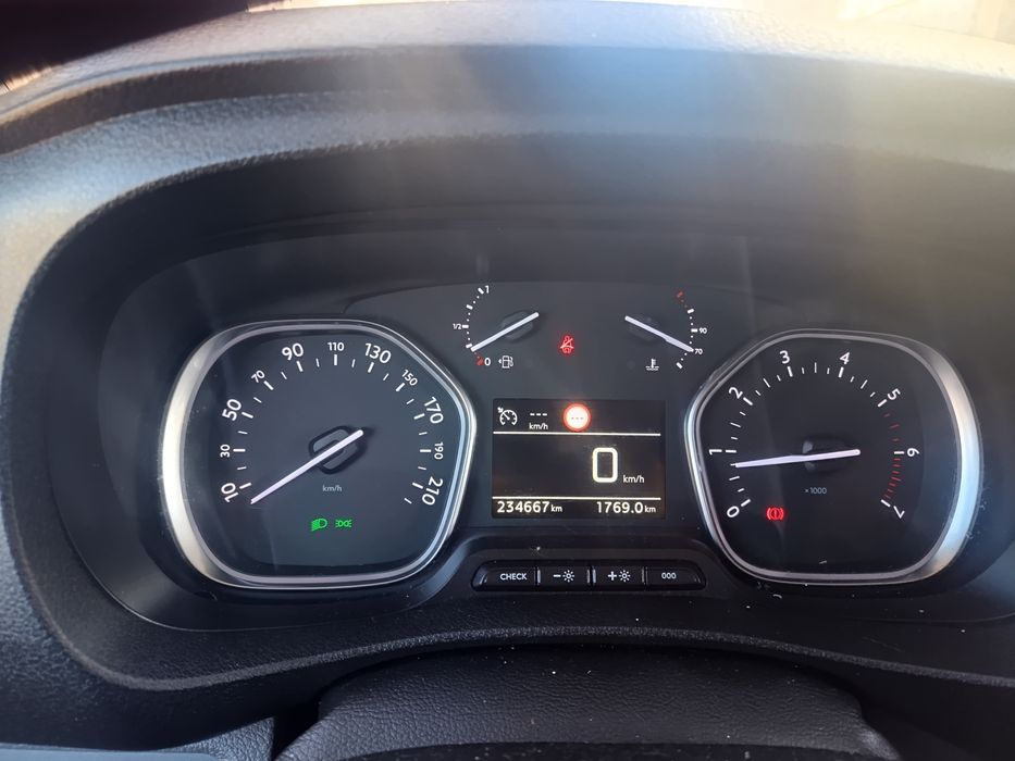 Pegouet expert  camioneta