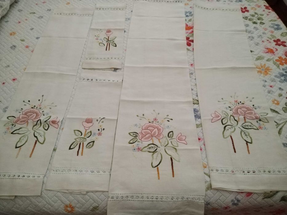 Toalhas de banho em linho . 2 de rosto, 2 de bidé e 1 grande