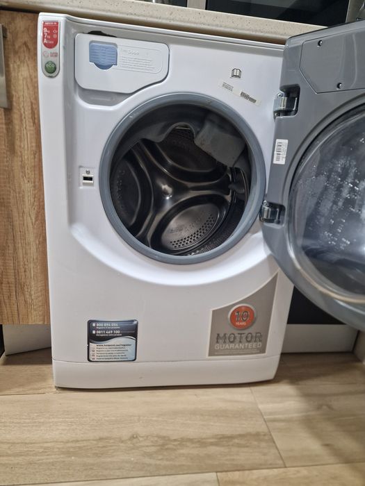 Máquina de lavar e secar roupa