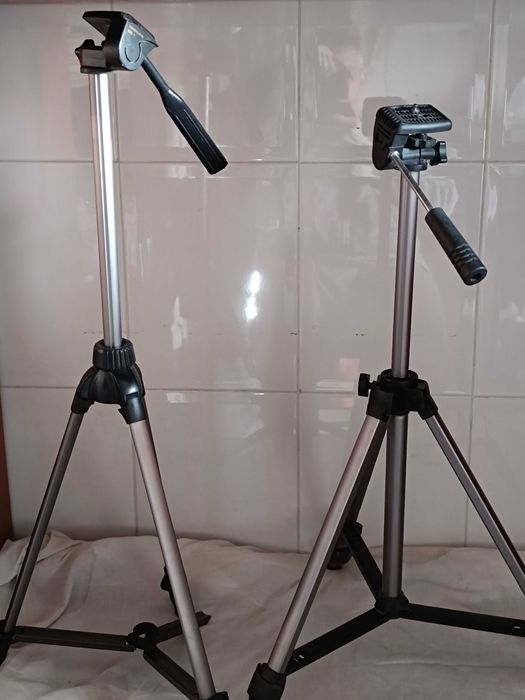 2 Tripés para Máquinas Fotográficas