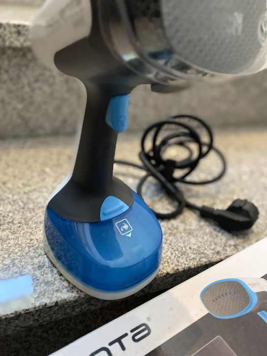 Ferro Vertical a Vapor Rowenta