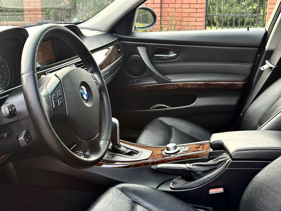 BMW E90 330I 3.0 BENZYNA 258 KM Automat