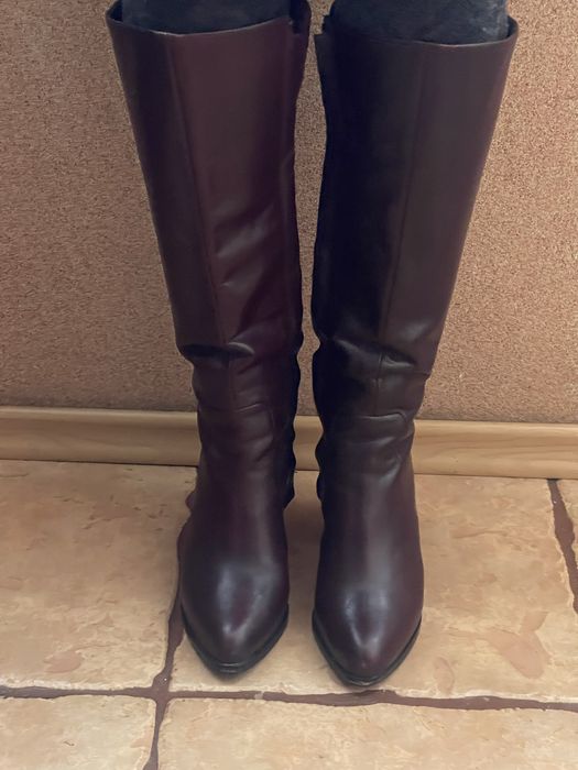 Чоботи жіночі бордові.