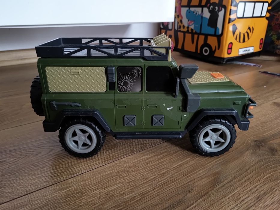 Auto duży Jeep z dźwiękiem i swiatlem