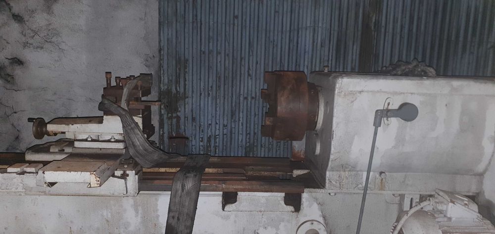 Torno mecanico de grande dimensao