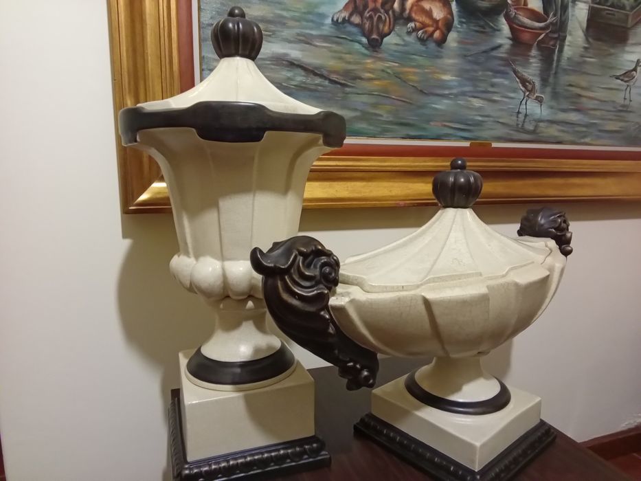 Peças Decorativas em fino material cerâmico