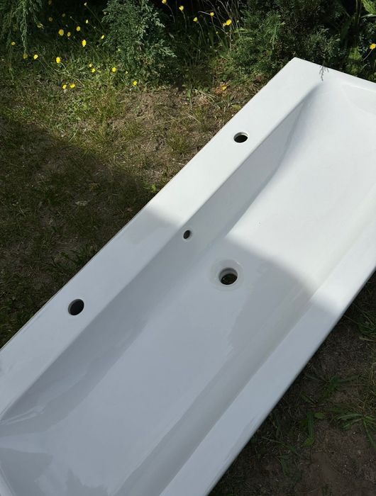 Podwójna umywalka biała Keramag przykręcana do ściany 120 x 48 cm