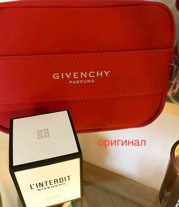 Косметичка  cумочка Givenchy Франция  краcная срочно