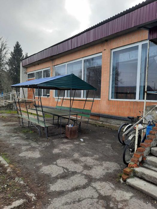 Продам колишній універмаг з житловим приміщенням в Полтавській обл.