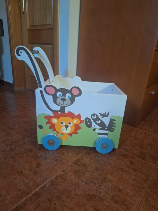 Conjunto de cabide e carro andarilho