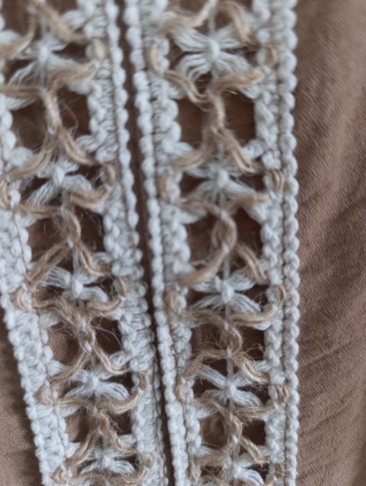 Vestido creme com bordado