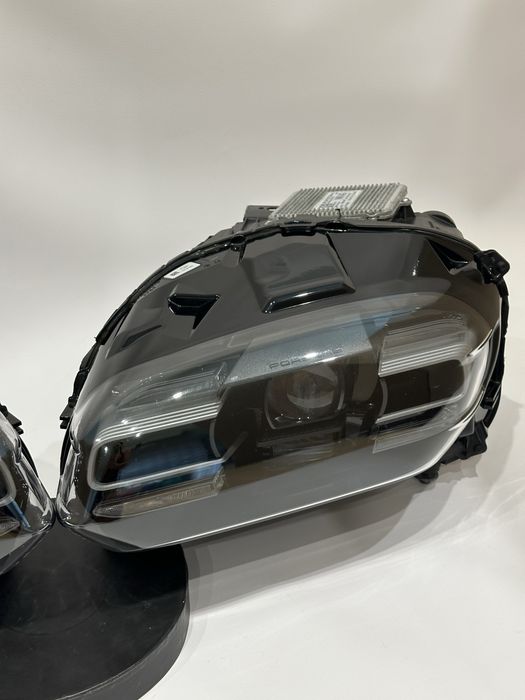Porsche Taycan фари фара передня оптика в наявності 9J1941032F 9J1941031F