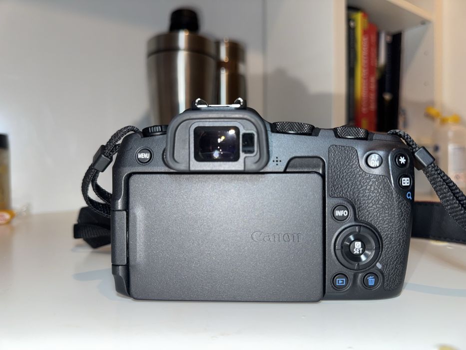 Canon EOS R8 – Como Nova