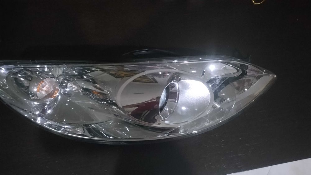 Farol direito de Peugeot 407 novo
