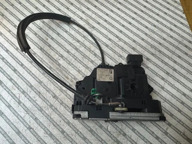 fiat grande punto zamek drzwi lewy przód 51797557