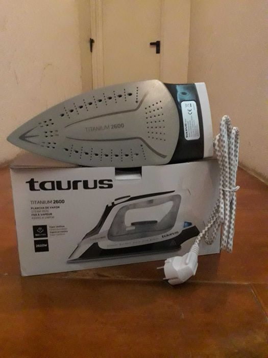 Ferro a vapor Taurus Titanium 2600 (NOVO)