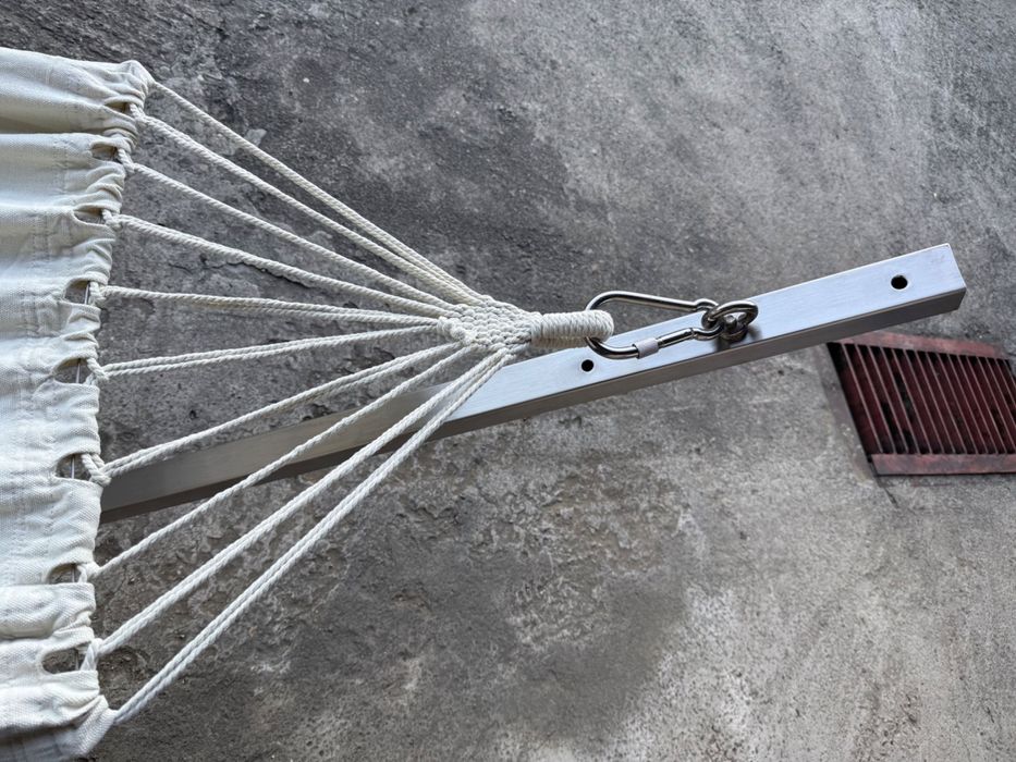 Hamak z nierdzewki bezobsługowy.