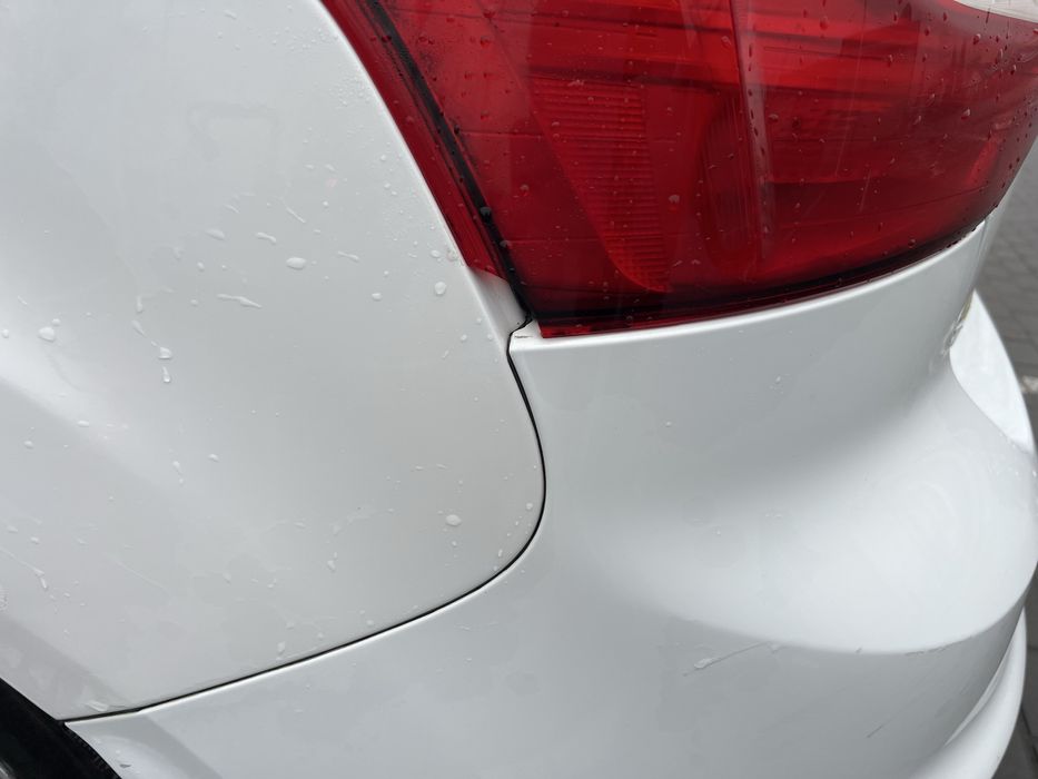 Ford Focus 3 хэтчбек 2012 1.6 газ/бензин