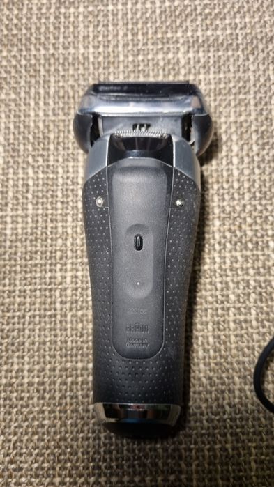 Sprzedam golarke ze stacja myjącą Braun Series 9