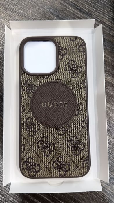 Оригінальний чохол від Guess на iPhone 16 pro max MagSafe
