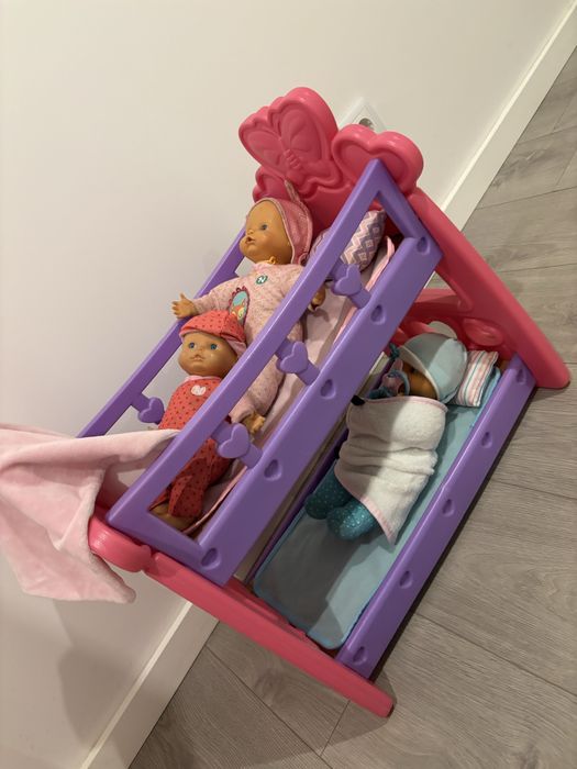 Pack brinquedos bebé – cama, cadeira de comer, carrinho e 5 bonecos