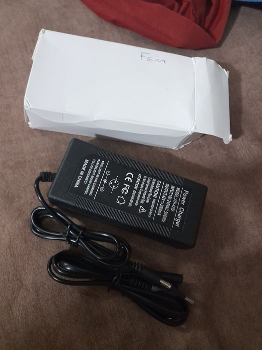 Trotinete carregador com plug femea