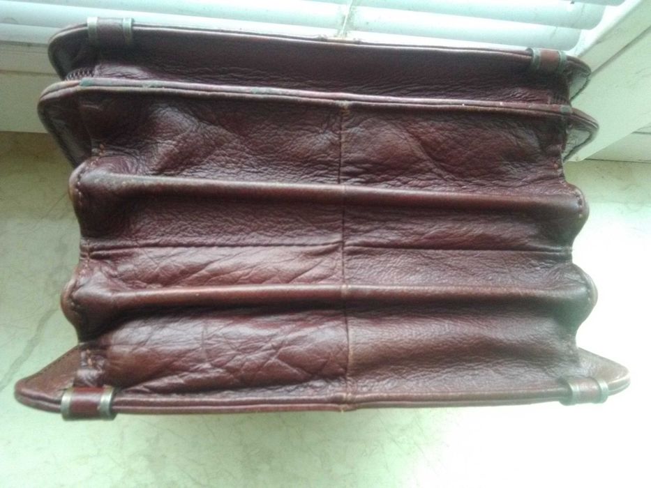 Барсетка кожаная с ключем в отличном состоянии