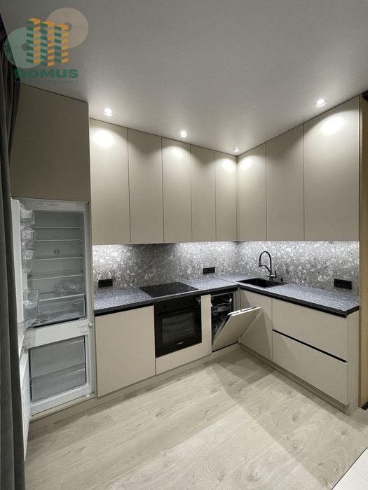 Продам 1 комн ЖК 66 Жемчужина. Краснова. Новый ремонт. ВИД МОРЯ