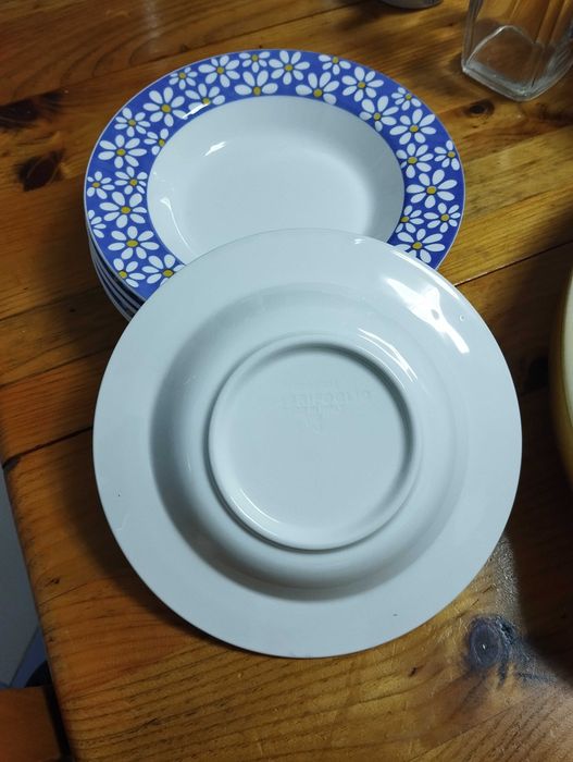 Pratos fundos em Porcelana
