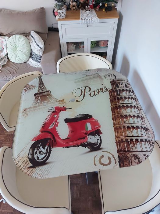 Mesa  com 4 cadeiras