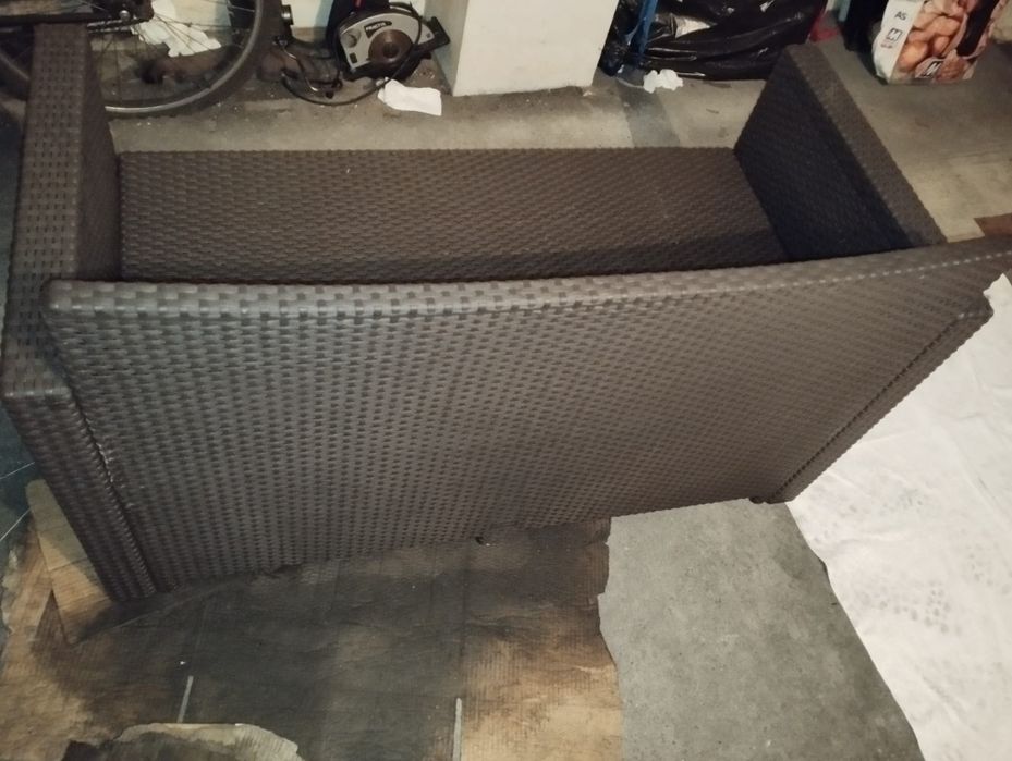 Sofá de jardim em rattan sintético cinzento – bom estado
