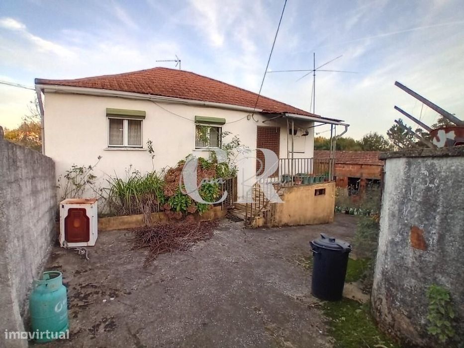 Moradia T3 com terreno pronta a habitar, logradouro e poço de água em