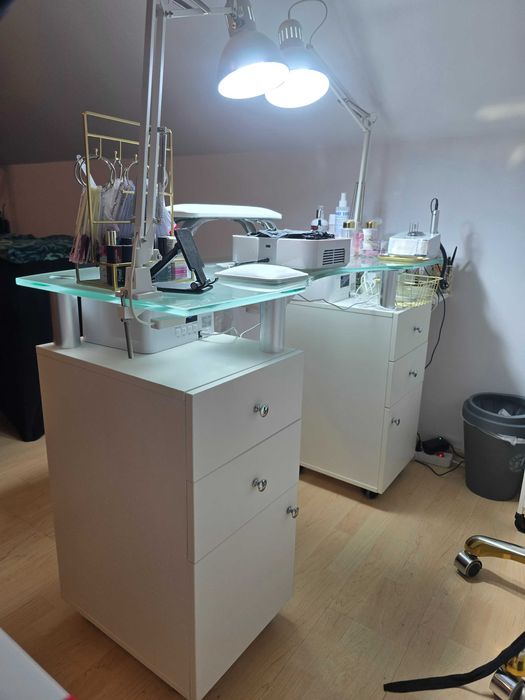 Sprzedam biurko kosmetyczne