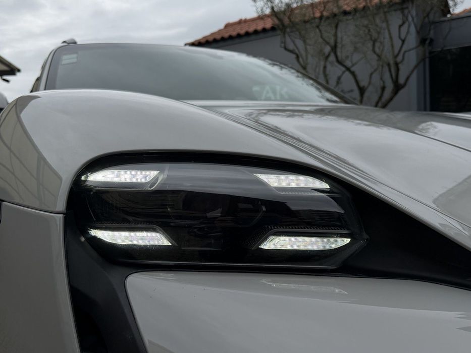 Porsche Taycan Cross Turismo 4
