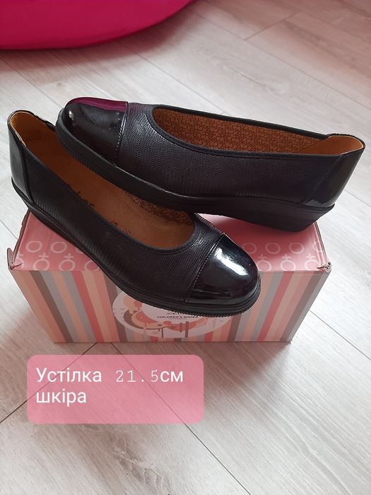 Дитячі і босоніжки для дівчинки