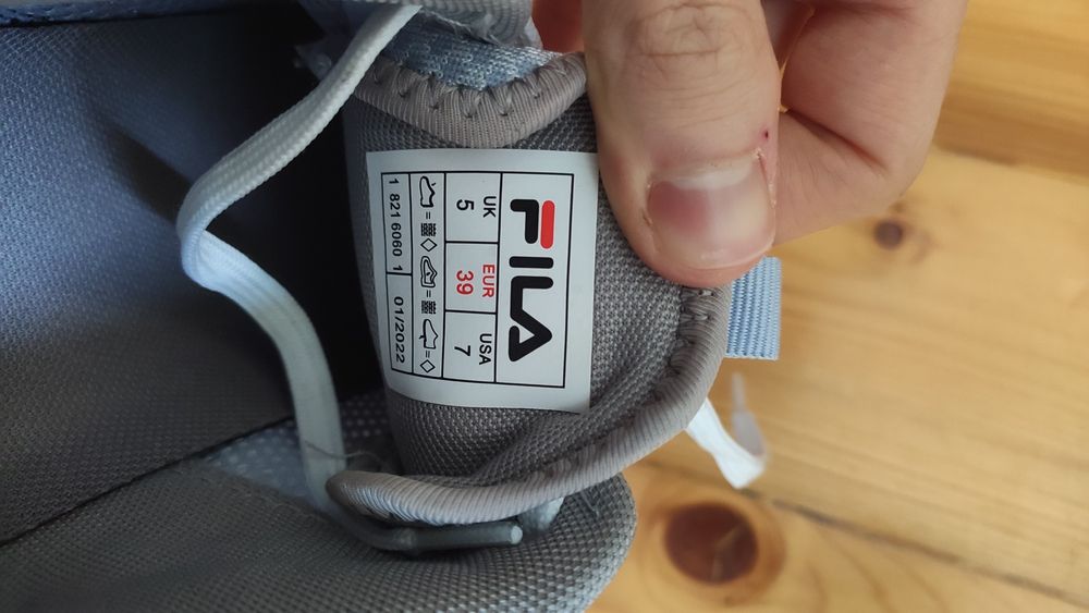 Buty siateczkowe Fila rozmiar 39, wkładka 26cm