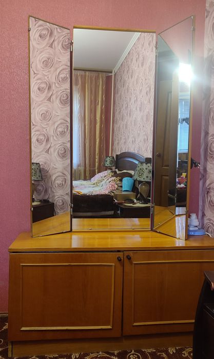 Продам трюмо-зеркало !!!