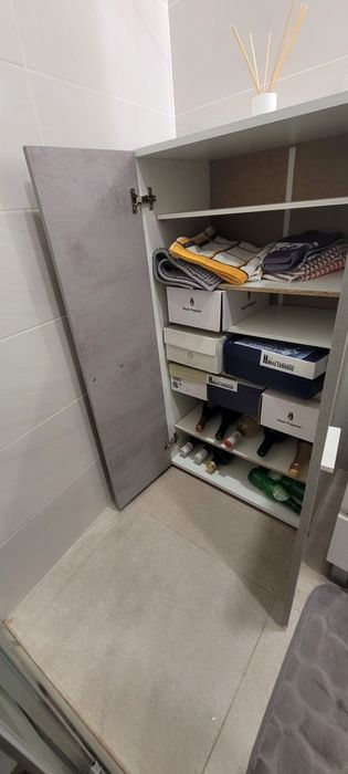 Shoe cabinet in excellent condition