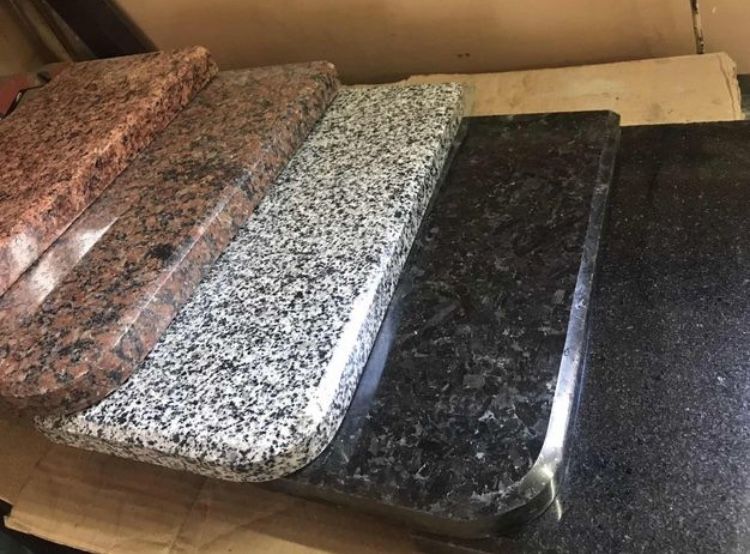 Гранітні підвіконня, стільниці, сходи на замовлення.