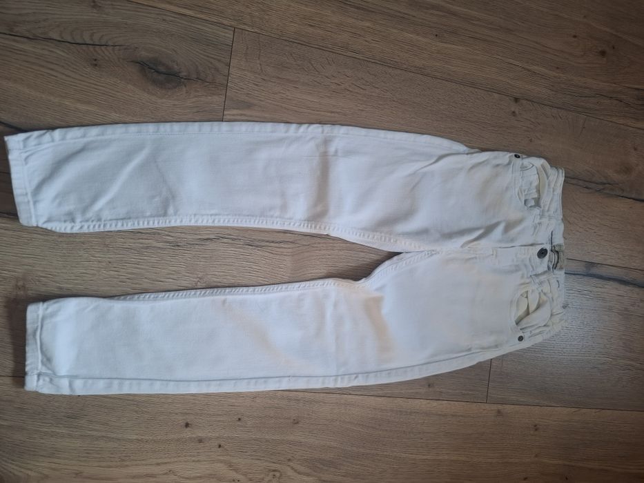 Białe jeansy, skinny chłopięce, ZARA, rozm.128
