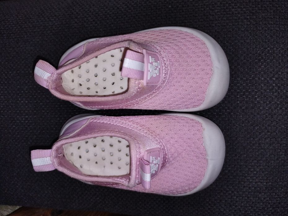 Кросівки на дівчинку